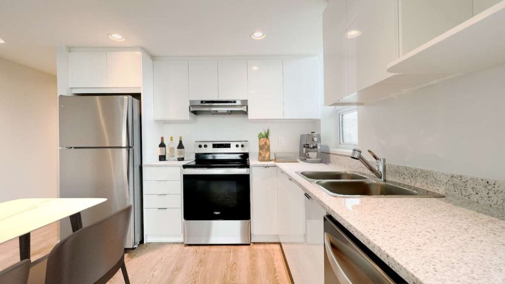 503-5425_Shortcut_Road_Vancouver_-v1-11_-_KITCHEN_DINING-VS-V3