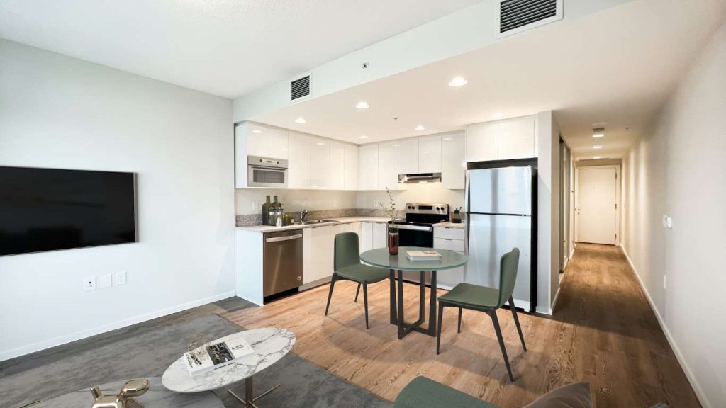 509-5380_University_Blvd_Vancouver_-v1-06_-_DINING-VS-V5